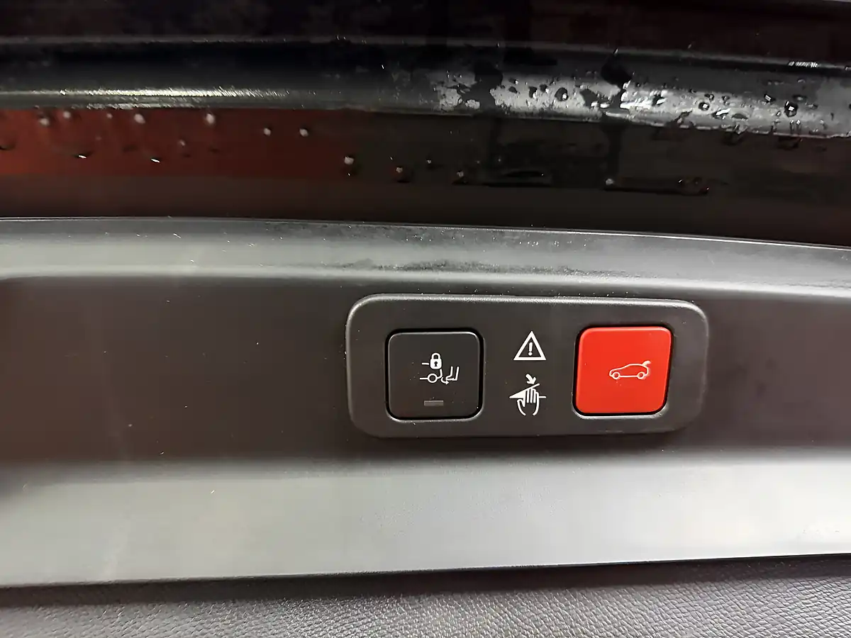 Used 2018 Peugeot 5008 GT Line Premium White - Interior and Exterior details 14