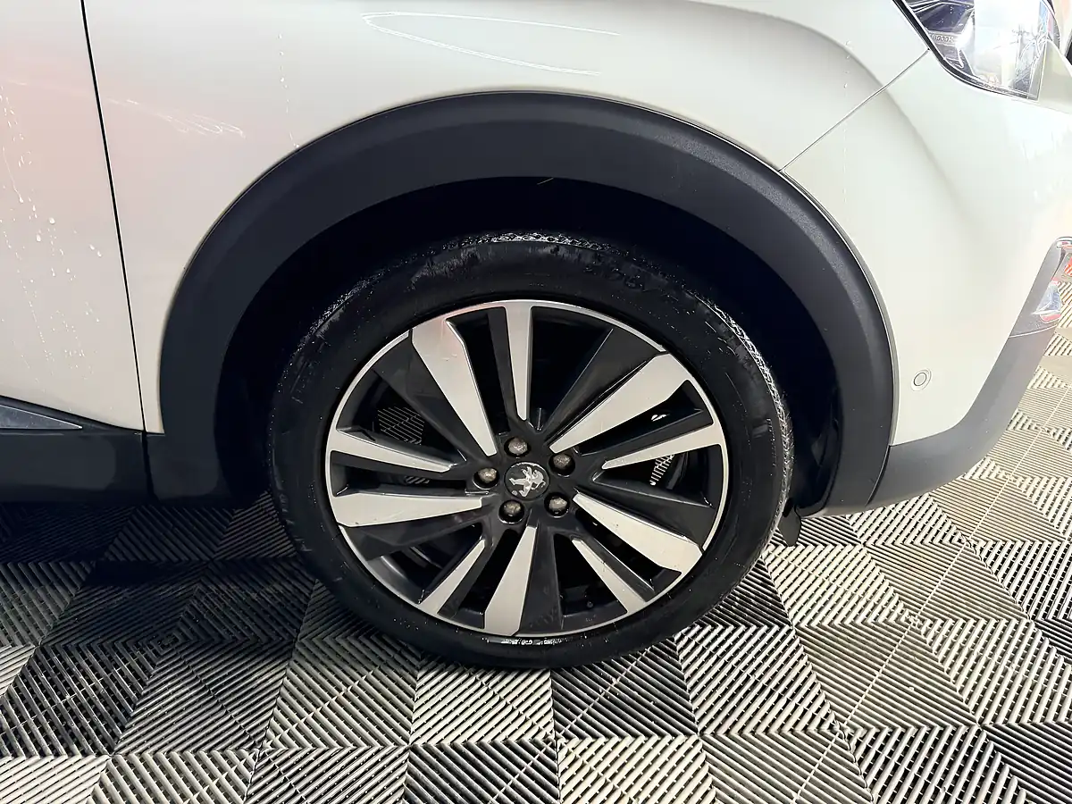 Used 2018 Peugeot 5008 GT Line Premium White - Interior and Exterior details 16