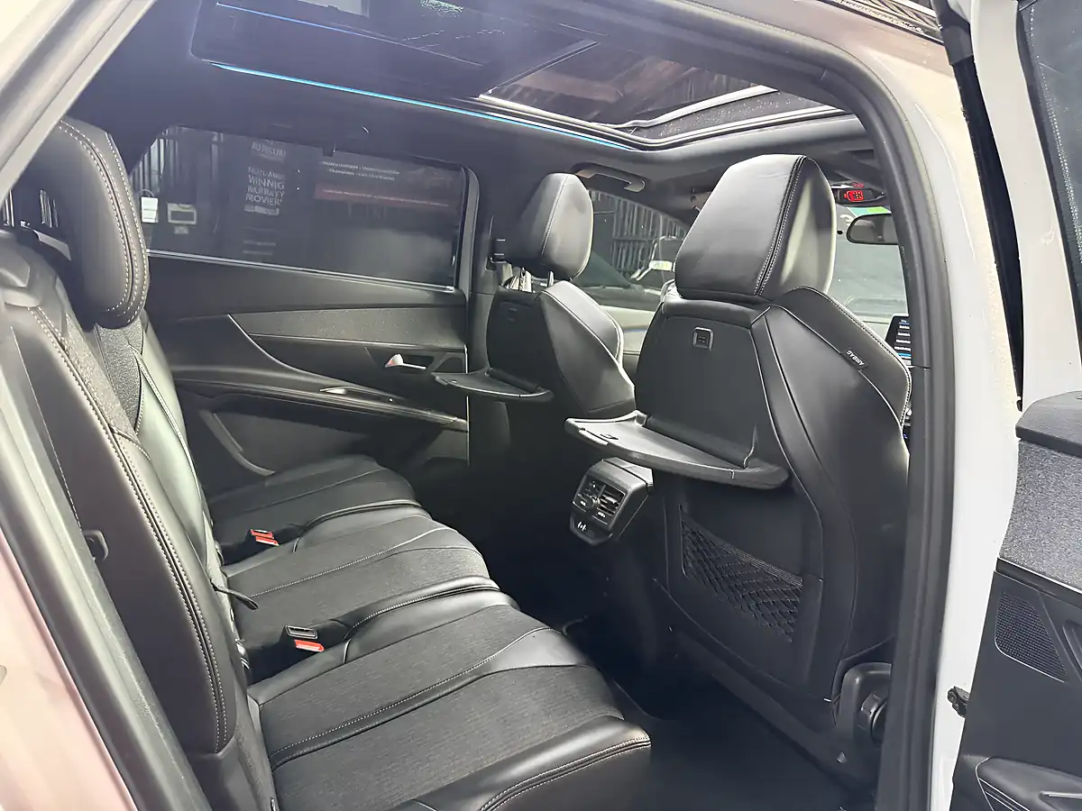 Used 2018 Peugeot 5008 GT Line Premium White - Interior and Exterior details 17