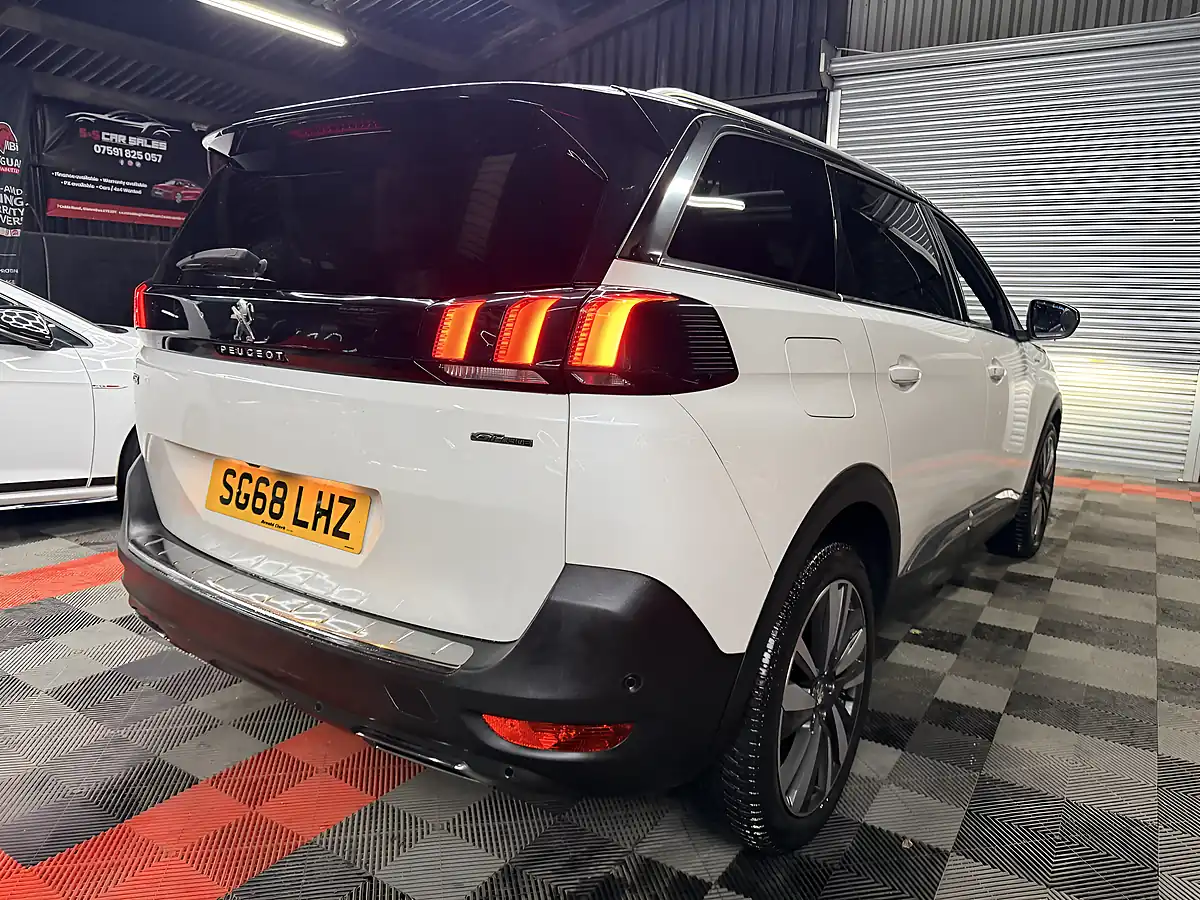 Used 2018 Peugeot 5008 GT Line Premium White - Interior and Exterior details 9