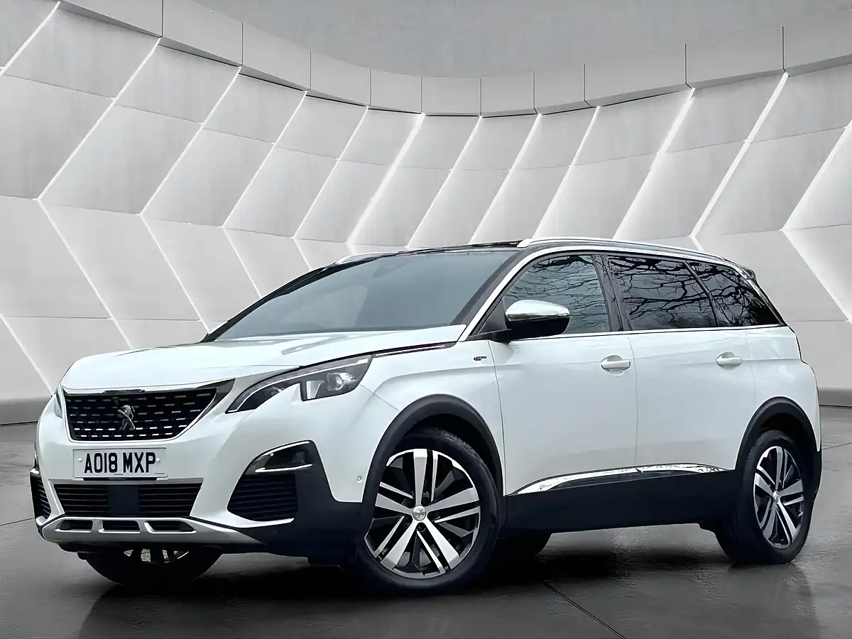 Used 2018 Peugeot 5008 GT White - Front View