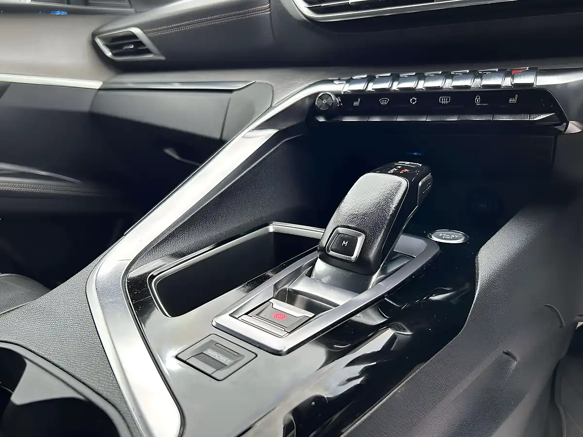 Used 2018 Peugeot 5008 GT White - Interior and Exterior details 11
