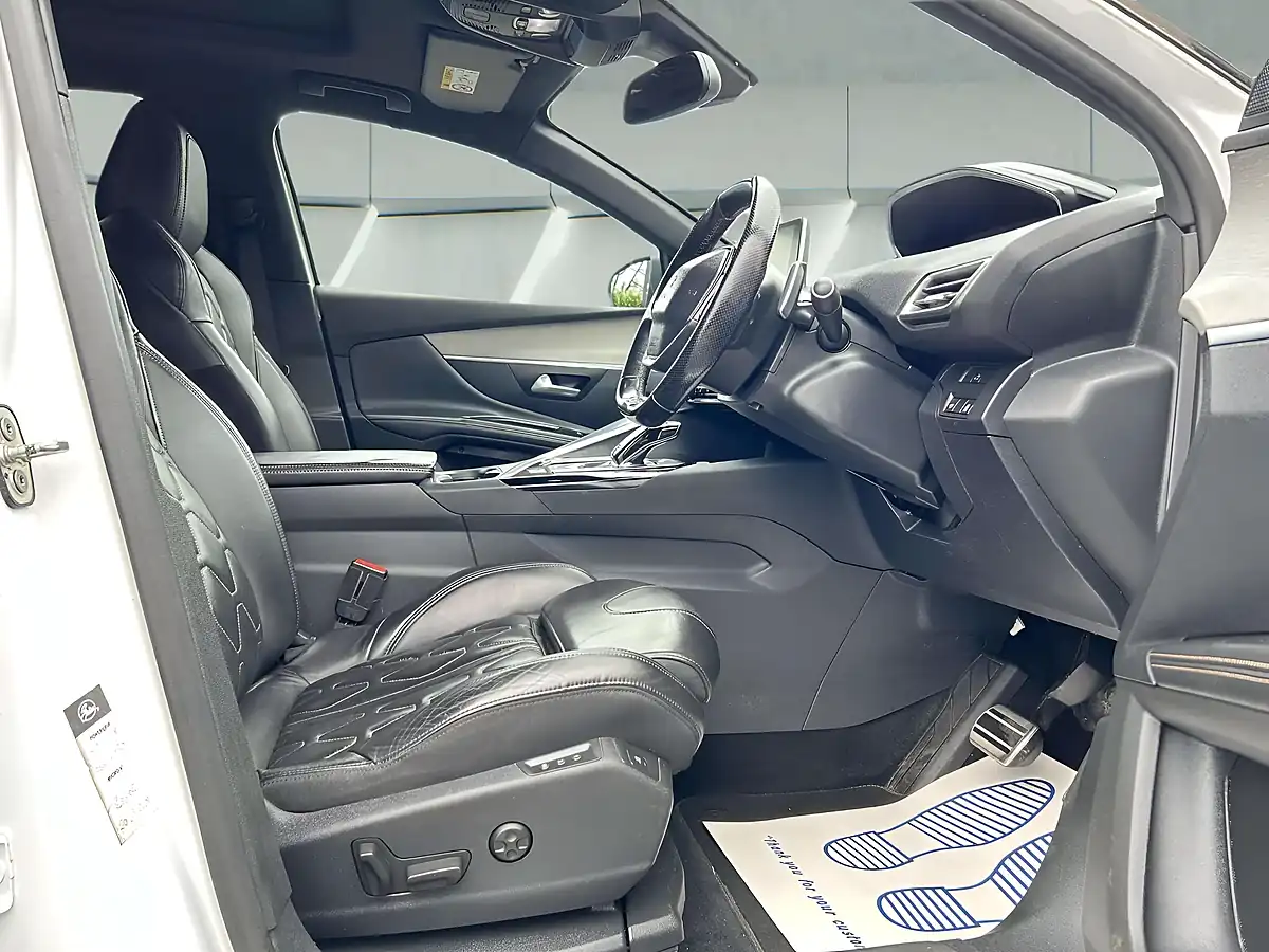 Used 2018 Peugeot 5008 GT White - Interior and Exterior details 12