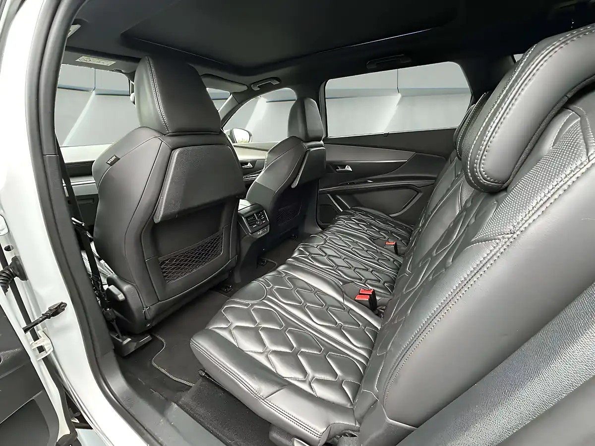 Used 2018 Peugeot 5008 GT White - Interior and Exterior details 13