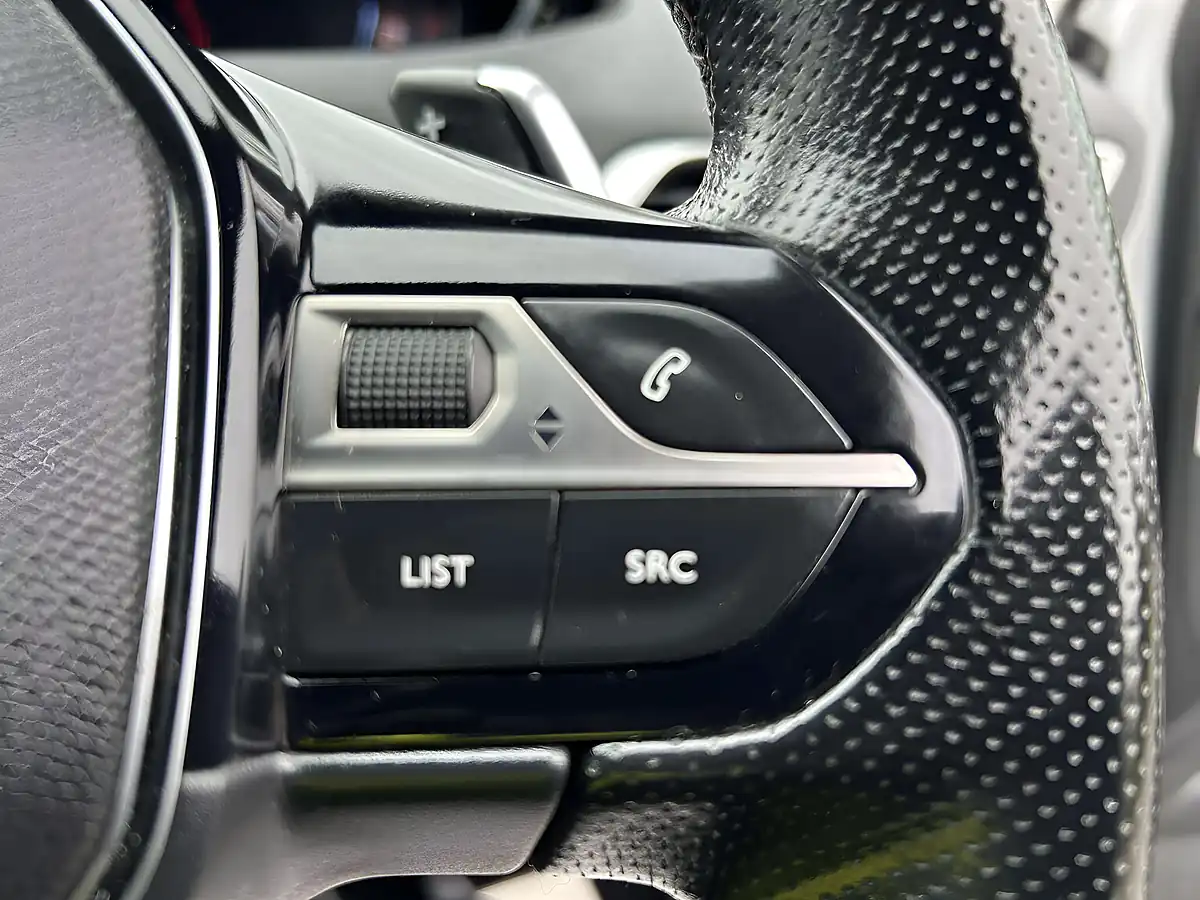 Used 2018 Peugeot 5008 GT White - Interior and Exterior details 14