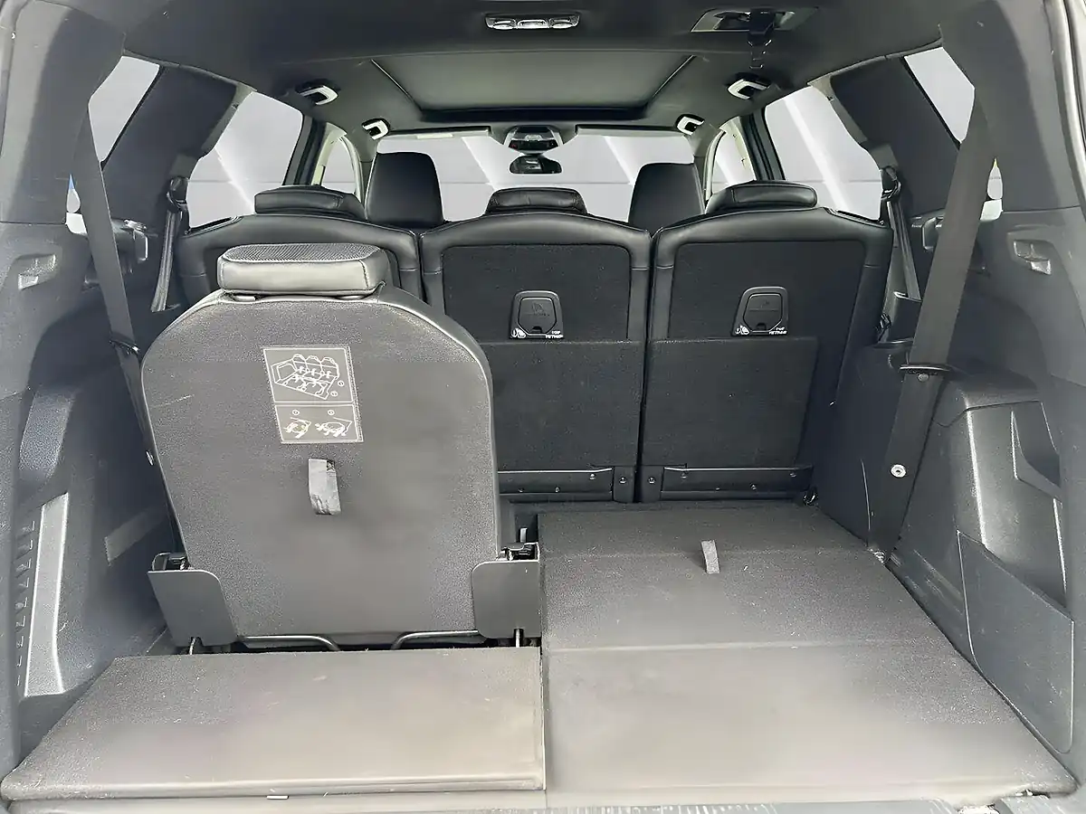 Used 2018 Peugeot 5008 GT White - Interior and Exterior details 17