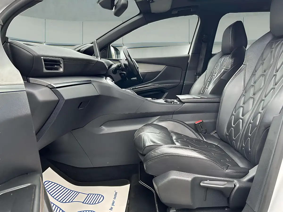Used 2018 Peugeot 5008 GT White - Interior and Exterior details 18