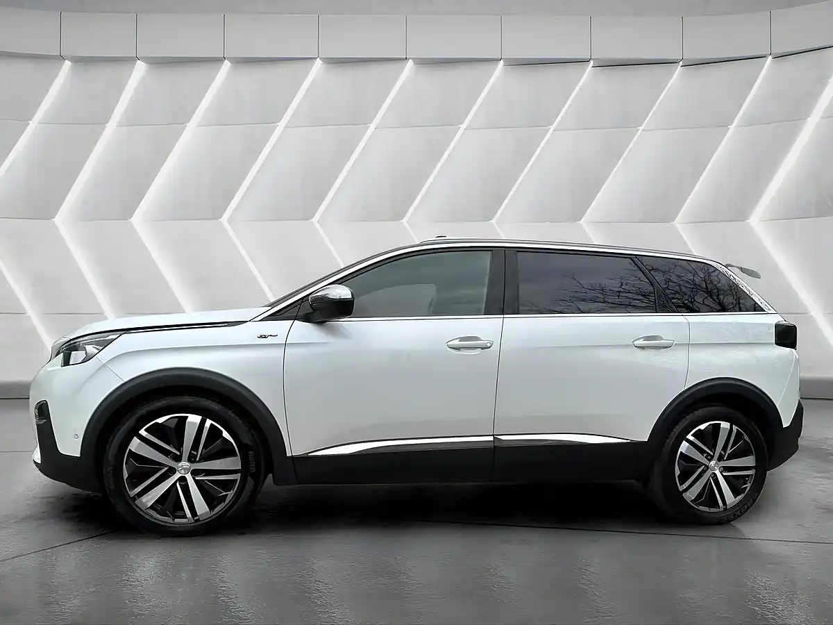 Used 2018 Peugeot 5008 GT White - Interior and Exterior details 7