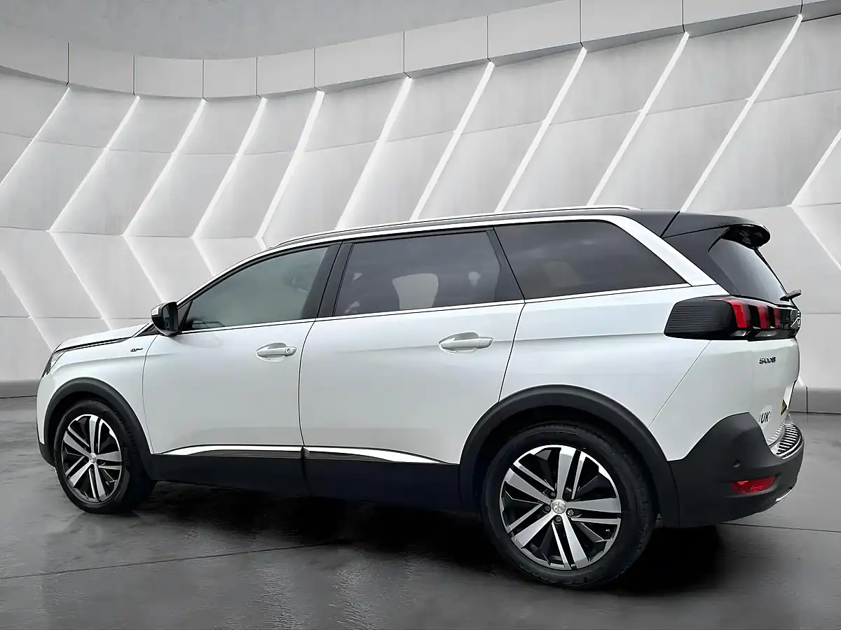 Used 2018 Peugeot 5008 GT White - Interior and Exterior details 8