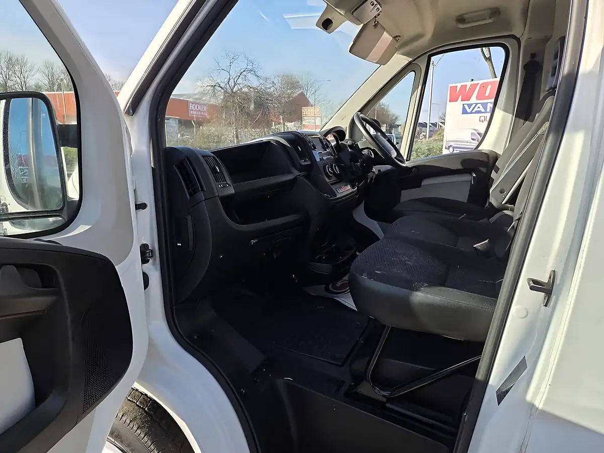 Used 2018 Peugeot Boxer 335 Pro L2H2 White - Interior and Exterior details 10