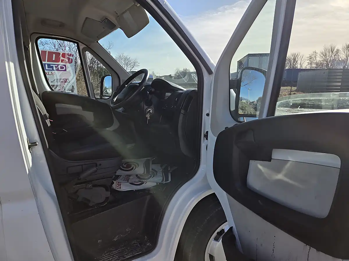 Used 2018 Peugeot Boxer 335 Pro L2H2 White - Interior and Exterior details 9