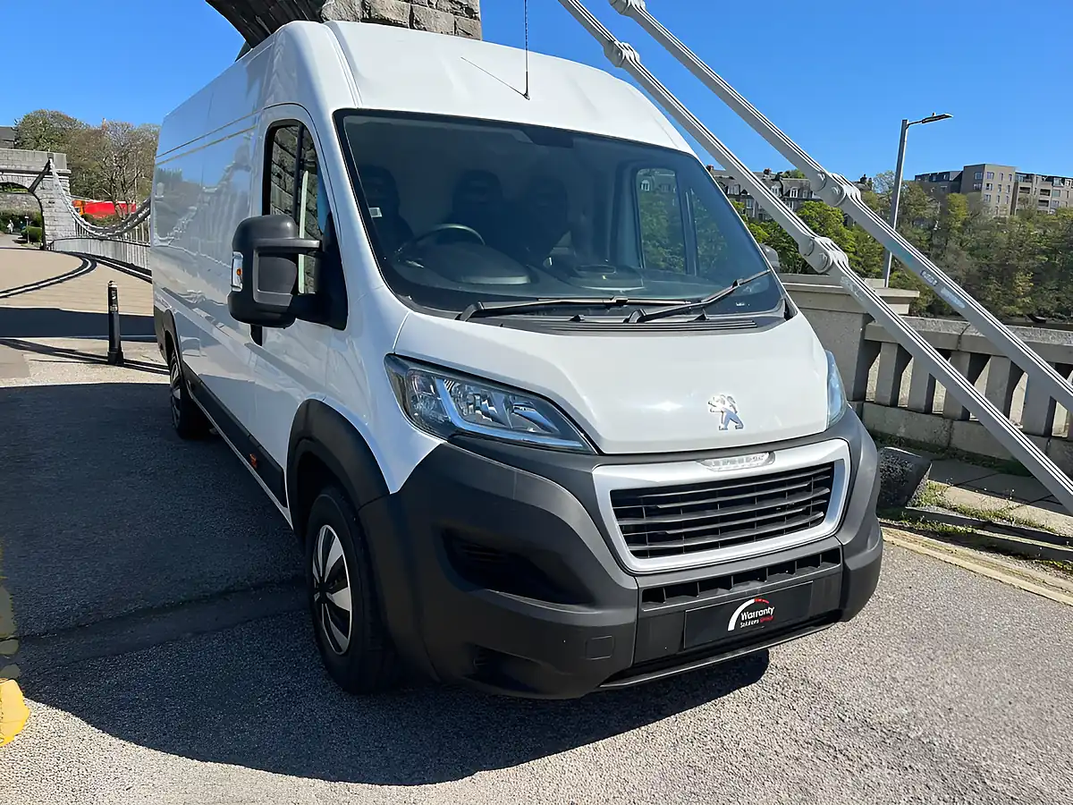 Used 2018 Peugeot Boxer 435 Professional White - Front View