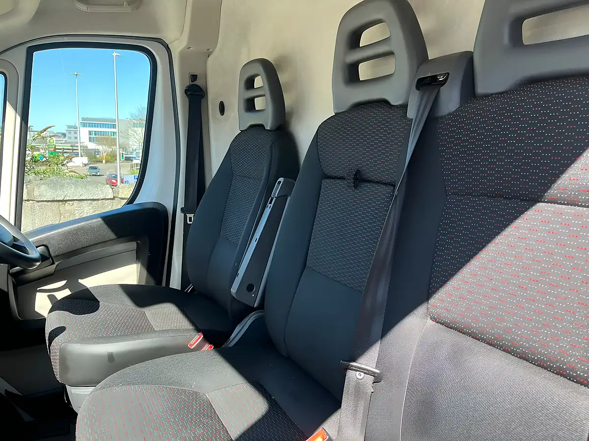 Used 2018 Peugeot Boxer 435 Professional White - Interior and Exterior details 11
