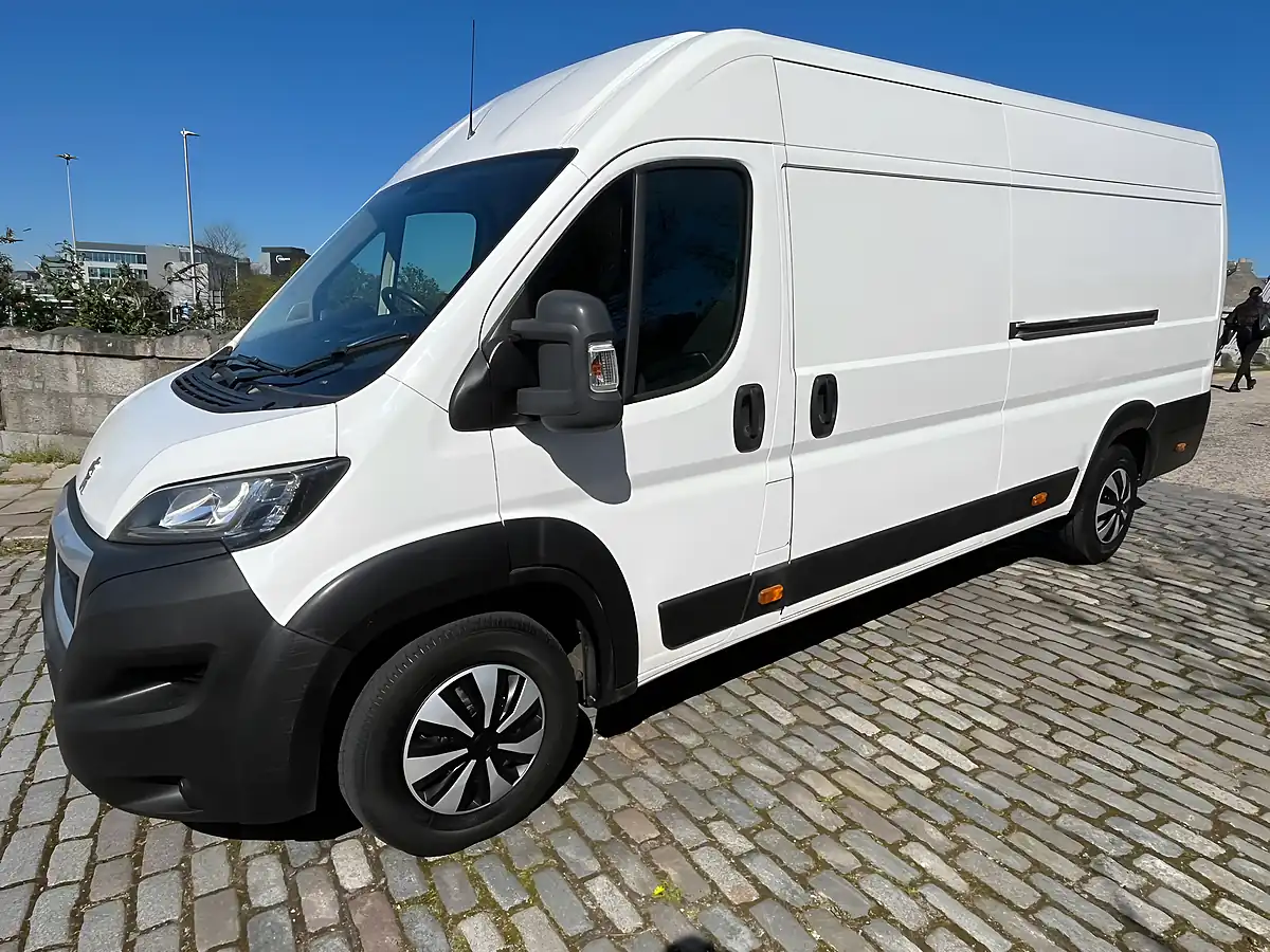 Used 2018 Peugeot Boxer 435 Professional White - Interior and Exterior details 12