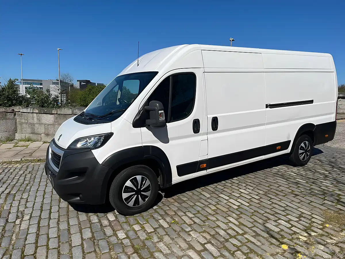 Used 2018 Peugeot Boxer 435 Professional White - Interior and Exterior details 13