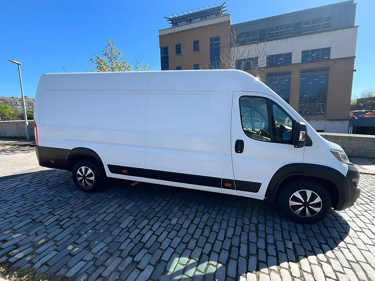 Used 2018 Peugeot Boxer 435 Professional White - Interior and Exterior details 16