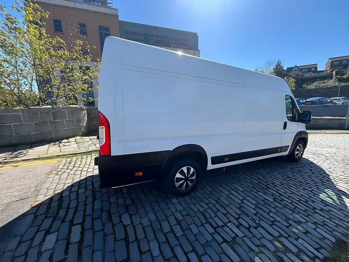 Used 2018 Peugeot Boxer 435 Professional White - Interior and Exterior details 17