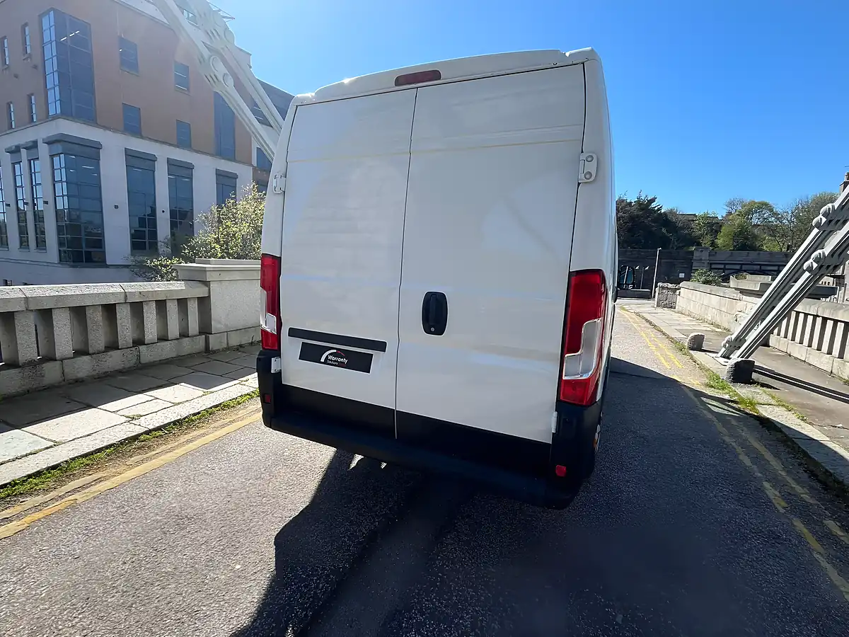 Used 2018 Peugeot Boxer 435 Professional White - Interior and Exterior details 3