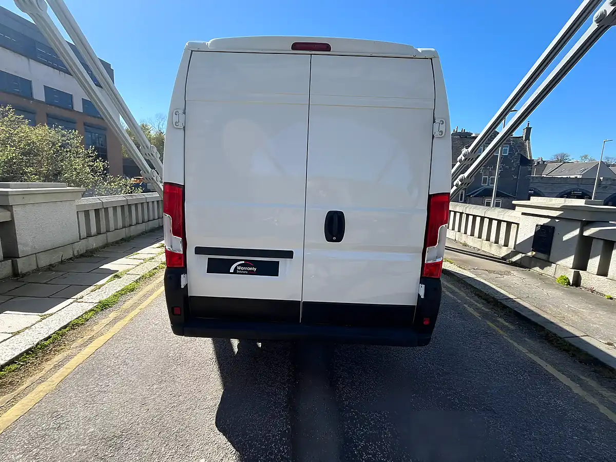 Used 2018 Peugeot Boxer 435 Professional White - Interior and Exterior details 4