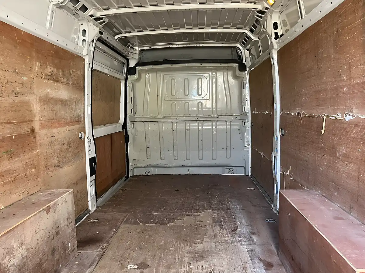 Used 2018 Peugeot Boxer 435 Professional White - Interior and Exterior details 7