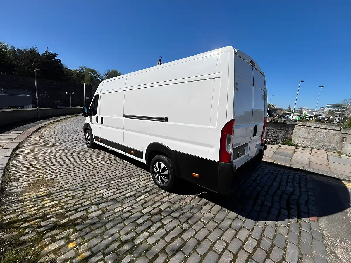 Used 2018 Peugeot Boxer 435 Professional White - Interior and Exterior details 8