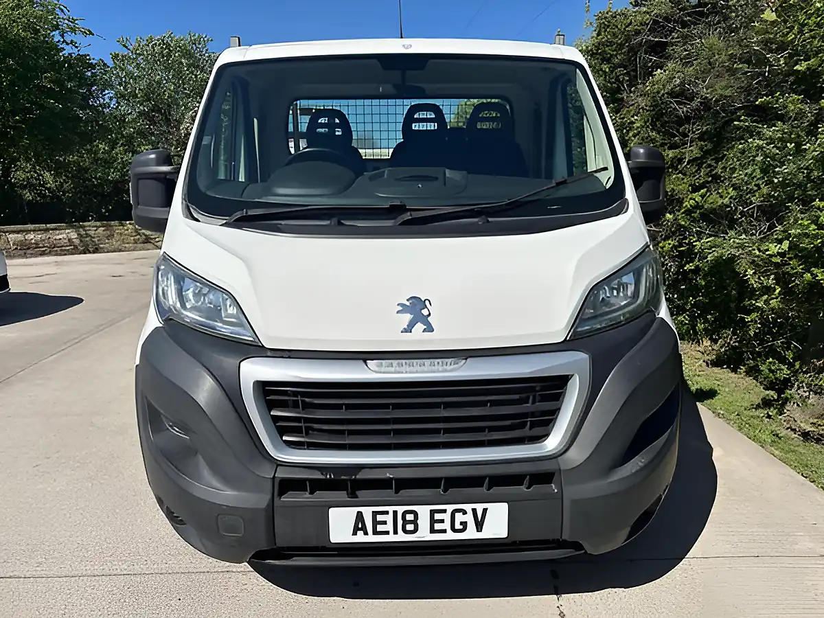 Used 2018 Peugeot Boxer Dropside Taillift White - Interior and Exterior details 2