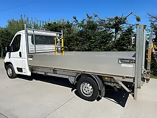 Used 2018 Peugeot Boxer Dropside Taillift White - Interior and Exterior details 4