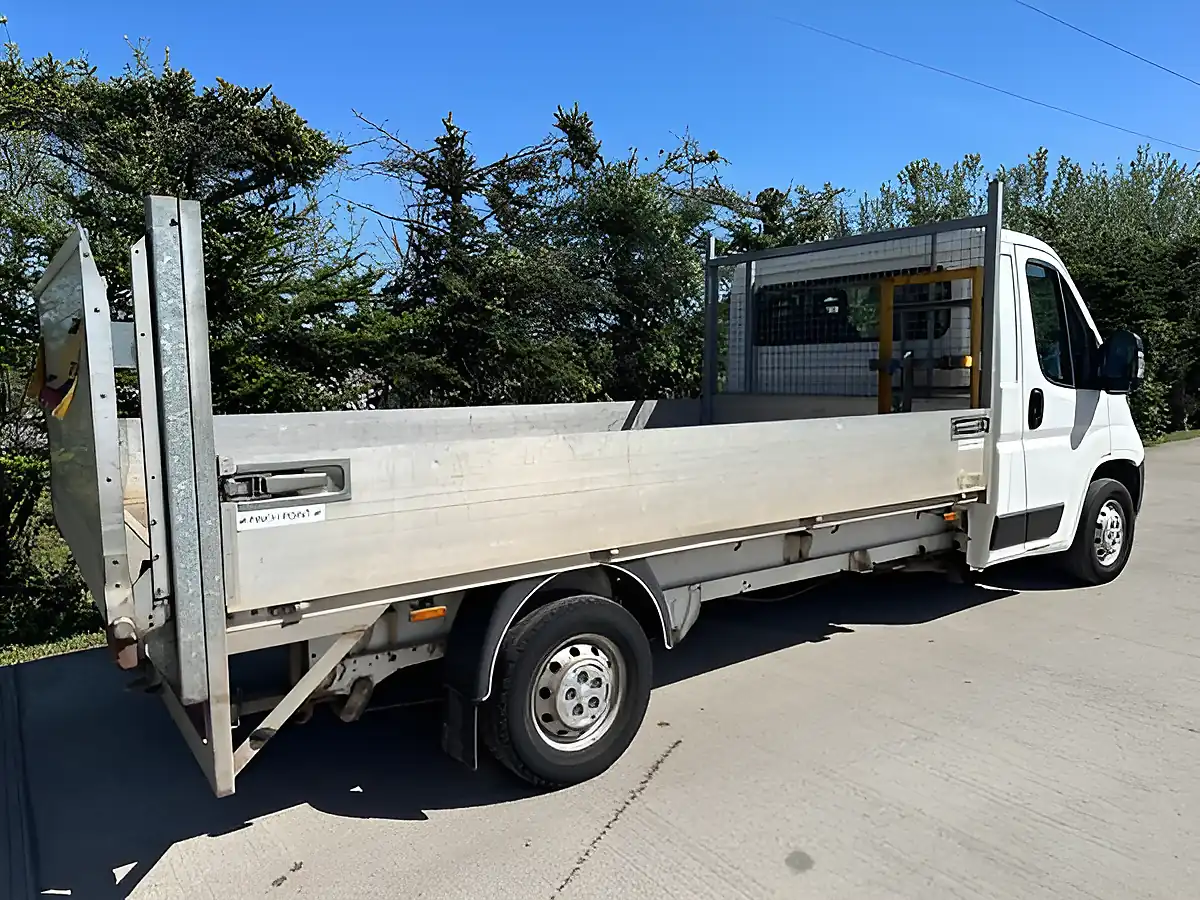 Used 2018 Peugeot Boxer Dropside Taillift White - Interior and Exterior details 6