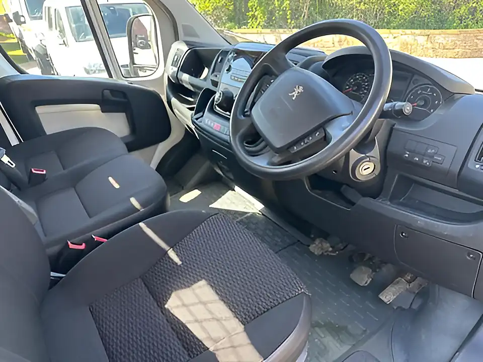 Used 2018 Peugeot Boxer Dropside Taillift White - Interior and Exterior details 8
