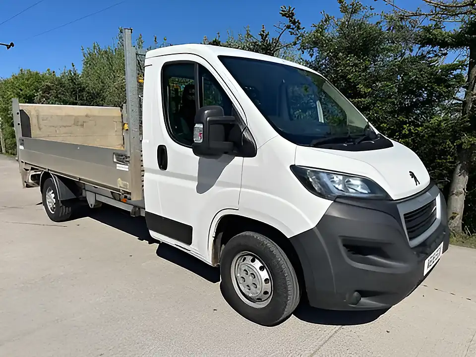 Used 2018 Peugeot Boxer Dropside Taillift White - Interior and Exterior details 9