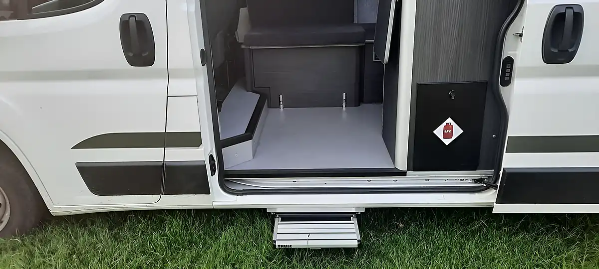 Used 2018 Peugeot Boxer Professional White - Interior and Exterior details 15