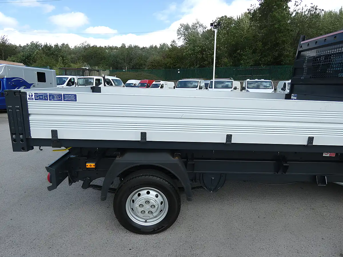 Used 2018 Peugeot Boxer Single Cab 3.6M Tipper Alpine White - Interior and Exterior details 10