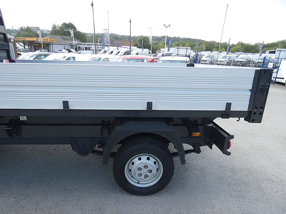 Used 2018 Peugeot Boxer Single Cab 3.6M Tipper Alpine White - Interior and Exterior details 12