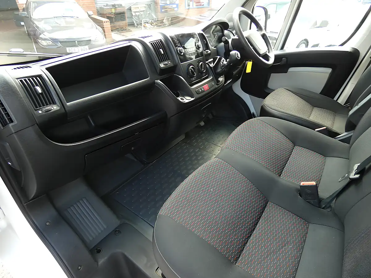 Used 2018 Peugeot Boxer Single Cab 3.6M Tipper Alpine White - Interior and Exterior details 16