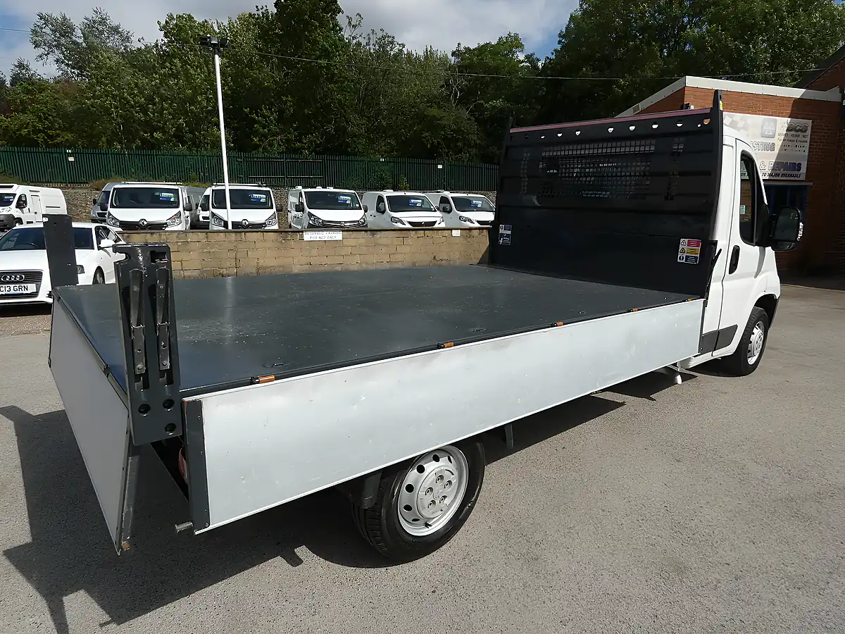 Used 2018 Peugeot Boxer Single Cab 3.6M Tipper Alpine White - Interior and Exterior details 18