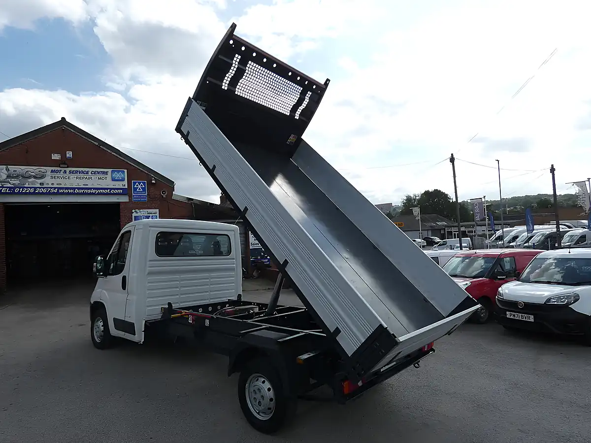 Used 2018 Peugeot Boxer Single Cab 3.6M Tipper Alpine White - Interior and Exterior details 19