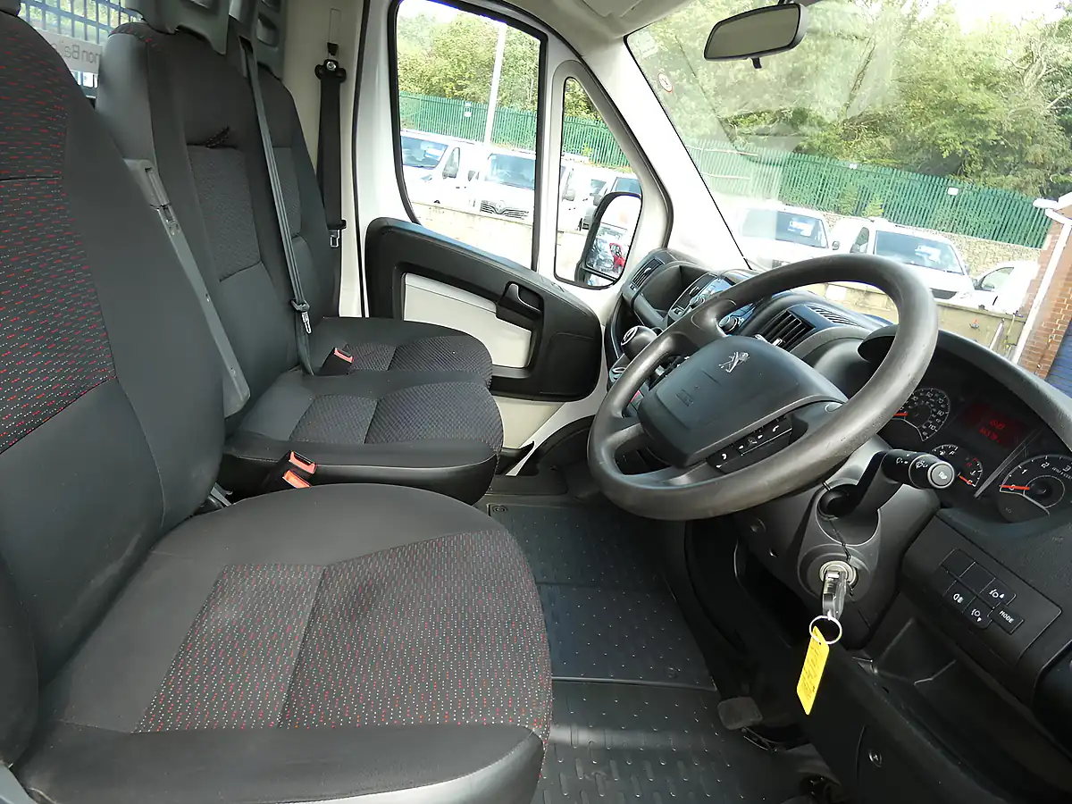 Used 2018 Peugeot Boxer Single Cab 3.6M Tipper Alpine White - Interior and Exterior details 2