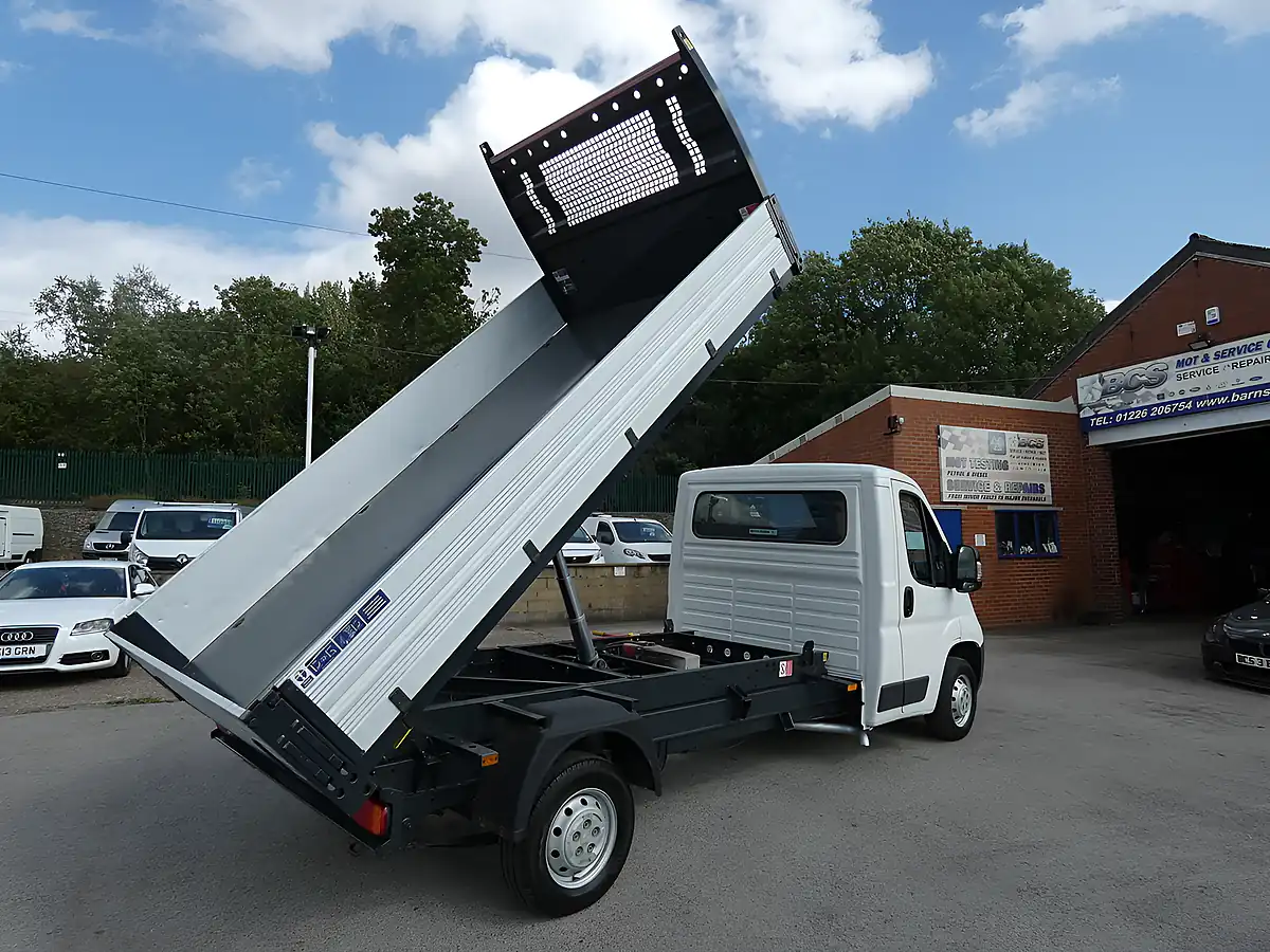 Used 2018 Peugeot Boxer Single Cab 3.6M Tipper Alpine White - Interior and Exterior details 20
