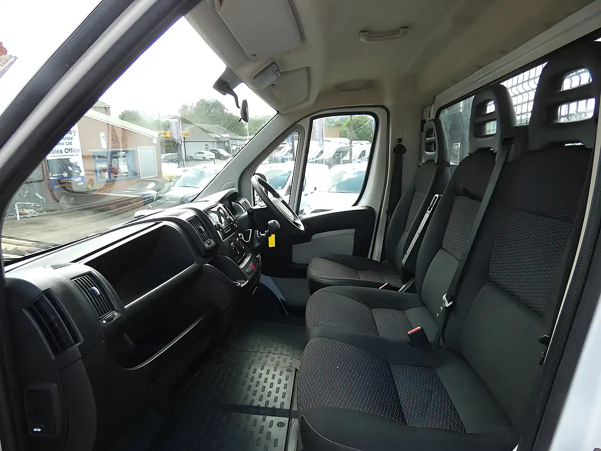 Used 2018 Peugeot Boxer Single Cab 3.6M Tipper Alpine White - Interior and Exterior details 9