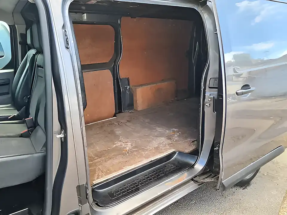 Used 2018 Peugeot Expert Pro Longwheelbase - Interior and Exterior details 10