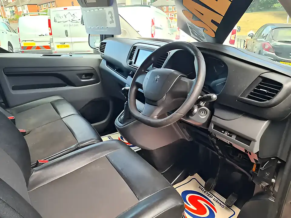 Used 2018 Peugeot Expert Pro Longwheelbase - Interior and Exterior details 14