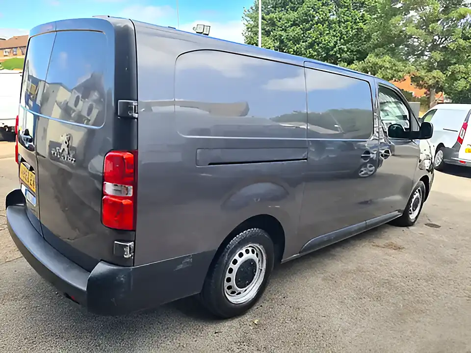 Used 2018 Peugeot Expert Pro Longwheelbase - Interior and Exterior details 15