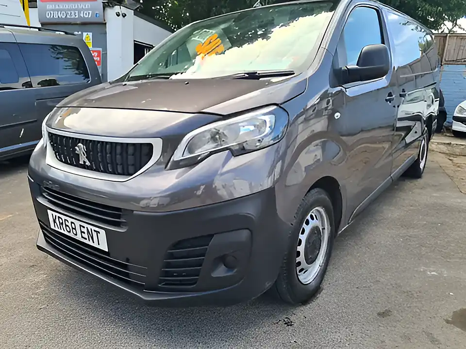 Used 2018 Peugeot Expert Pro Longwheelbase - Interior and Exterior details 16