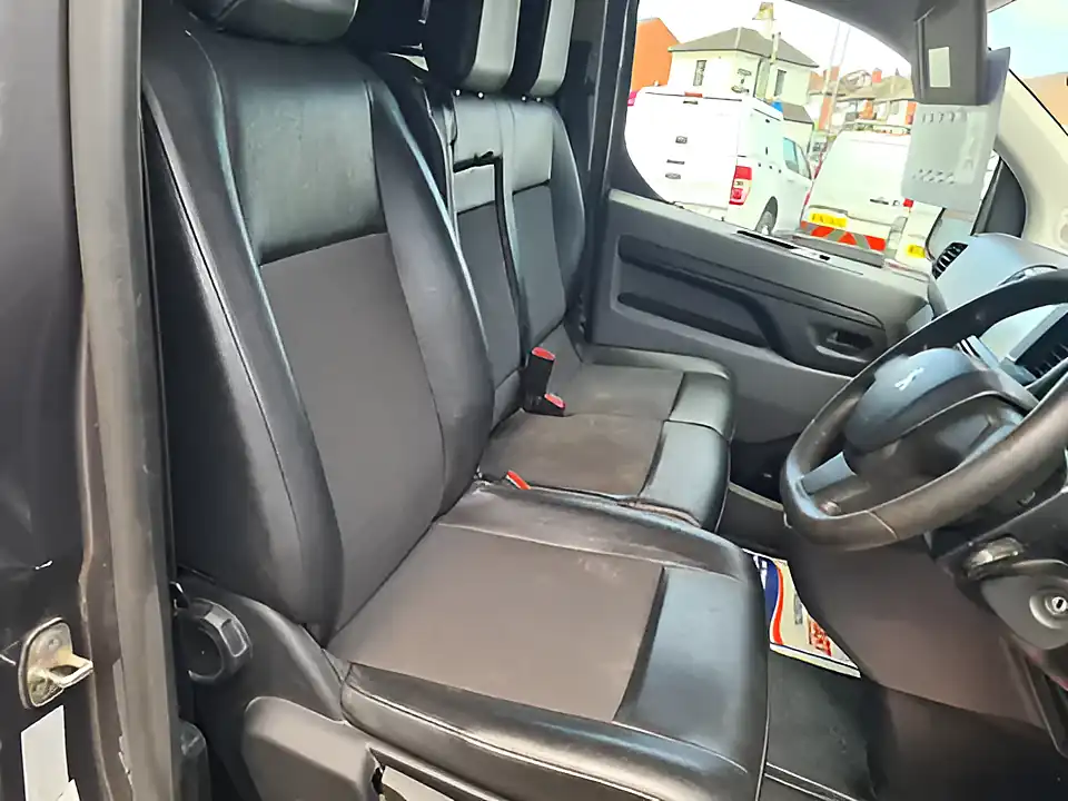 Used 2018 Peugeot Expert Pro Longwheelbase - Interior and Exterior details 17