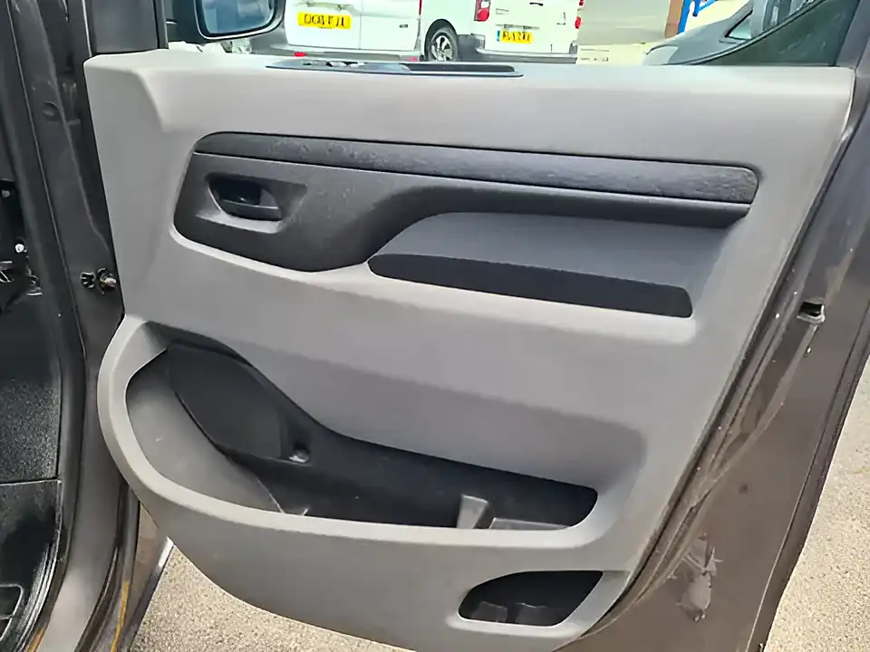 Used 2018 Peugeot Expert Pro Longwheelbase - Interior and Exterior details 19