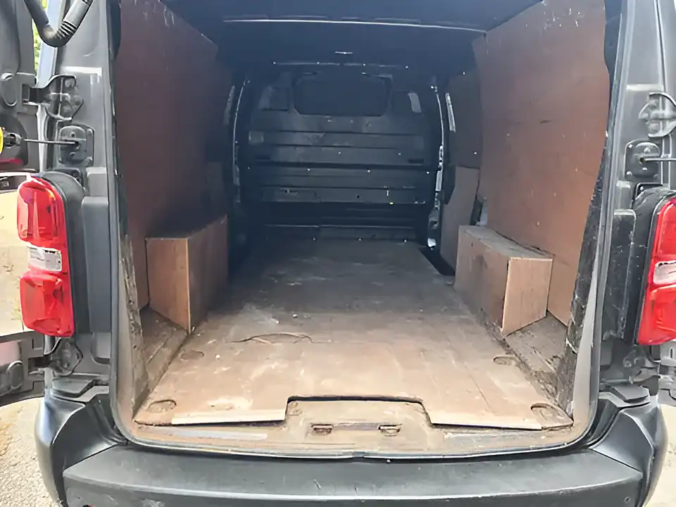 Used 2018 Peugeot Expert Pro Longwheelbase - Interior and Exterior details 2
