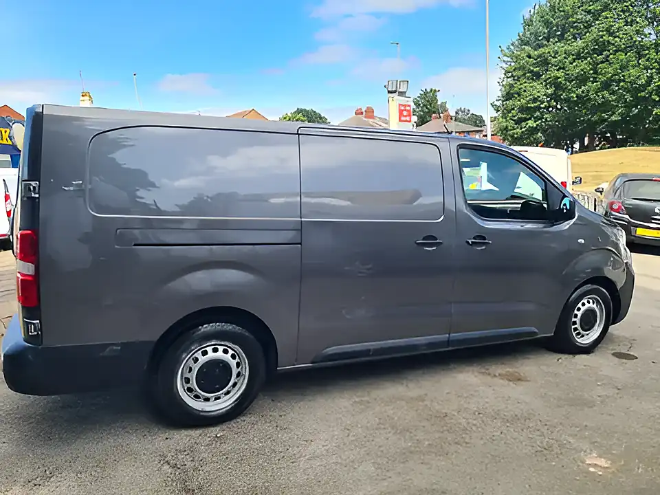 Used 2018 Peugeot Expert Pro Longwheelbase - Interior and Exterior details 5