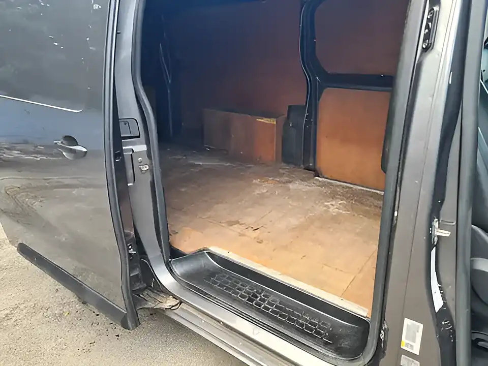 Used 2018 Peugeot Expert Pro Longwheelbase - Interior and Exterior details 8