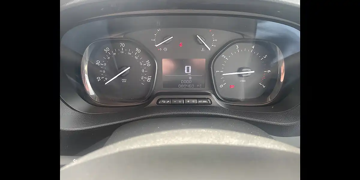 Used 2018 Peugeot Expert Professional Standard Flame Red - Interior and Exterior details 11