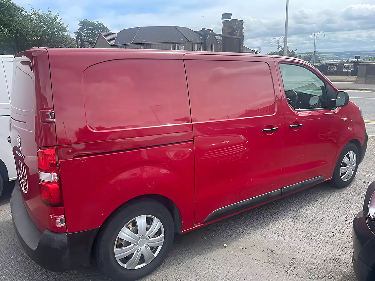 Used 2018 Peugeot Expert Professional Standard Flame Red - Interior and Exterior details 16